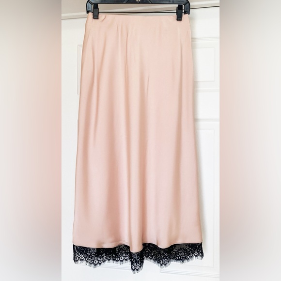 NWT JustFab Elegant Ballerina Pink Women's Satin Skirt With Black Lace Trim - Picture 7 of 11